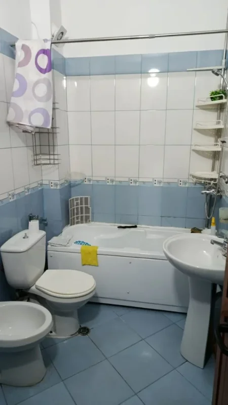 Tirane, jepet me qera apartament 2+1 Kati 4, 80 m² 550 € (Rruga Riza Cerova)