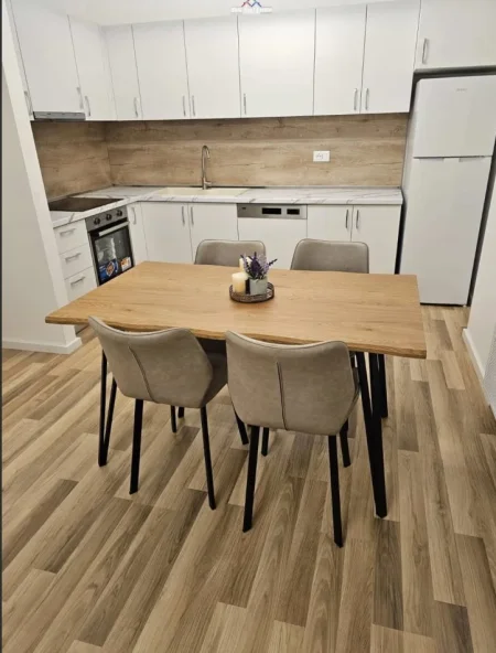 Tirane, jepet me qera apartament 2+1 Kati 2, 100 m² 800 € (Rruga Zonja Curre)