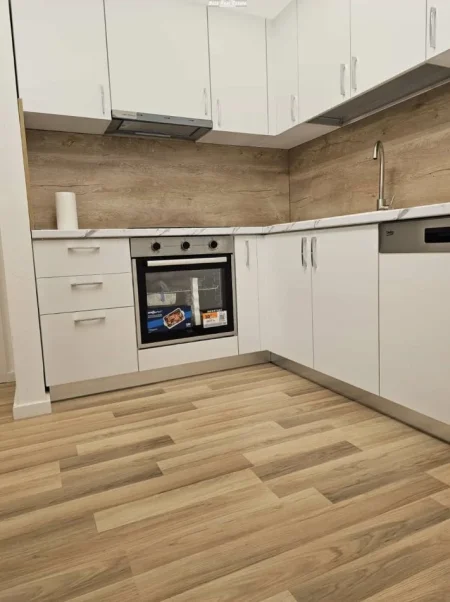 Tirane, jepet me qera apartament 2+1 Kati 2, 100 m² 800 € (Rruga Zonja Curre)