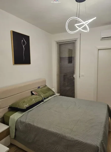 Tirane, jepet me qera apartament 2+1 Kati 2, 100 m² 800 € (Rruga Zonja Curre)