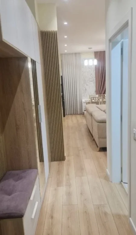 Tirane, jepet me qera apartament 2+1 Kati 3, 101 m² 830 € (Rruga Ferit Xhajko)