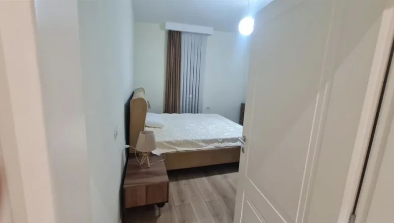 Tirane, jepet me qera apartament 2+1 Kati 3, 101 m² 830 € (Rruga Ferit Xhajko)