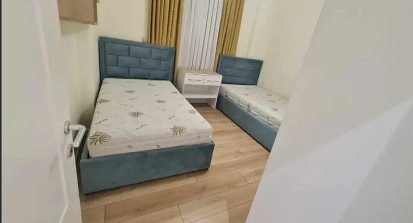 Tirane, jepet me qera apartament 2+1 Kati 3, 101 m² 830 € (Rruga Ferit Xhajko)