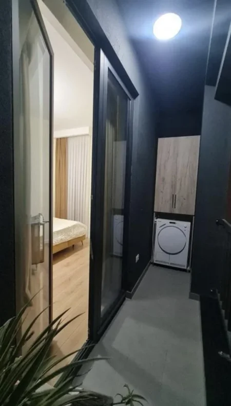 Tirane, jepet me qera apartament 2+1 Kati 3, 101 m² 830 € (Rruga Ferit Xhajko)