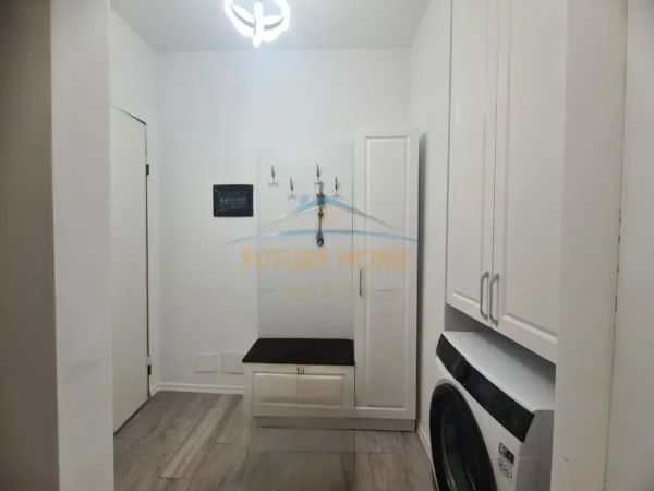 Tirane, jepet me qera apartament 2+1+Ballkon+ Post Parkimi,  Kati 6, 95 m² 500 € (Univers City)