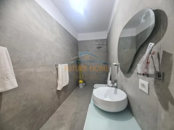 Tirane, jepet me qera apartament 2+1+Ballkon+ Post Parkimi,  Kati 6, 95 m² 500 € (Univers City)