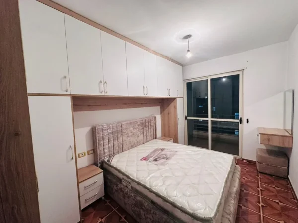 Tirane, jepet me qera apartament 1+1+Ballkon Kati 6, 60 m² 400 € (Pallatet Dilo)