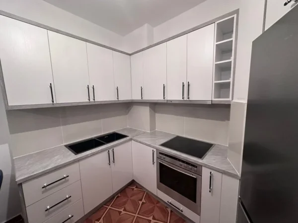 Tirane, jepet me qera apartament 1+1+Ballkon Kati 6, 60 m² 400 € (Pallatet Dilo)