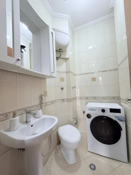 Tirane, jepet me qera apartament 2+1 Kati 2, 160 m² 1.500 € (Rruga e Elbasanit)