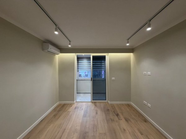 Tirane, shitet apartament 1+1+Ballkon Kati 5, 45 m² 125.000 € (21 Dhjetori)