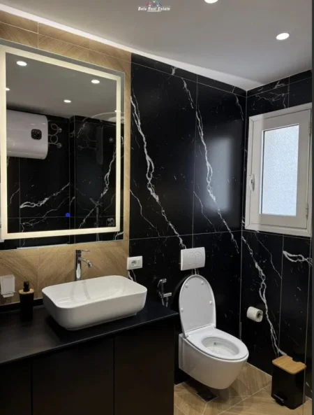 Tirane, jepet me qera apartament 1+1 Kati 1, 65 m² 1.000 € (Rruga Eduart Mano)