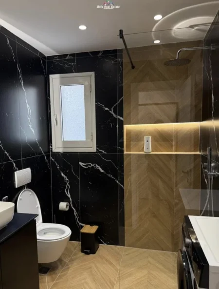 Tirane, jepet me qera apartament 1+1 Kati 1, 65 m² 1.000 € (Rruga Eduart Mano)