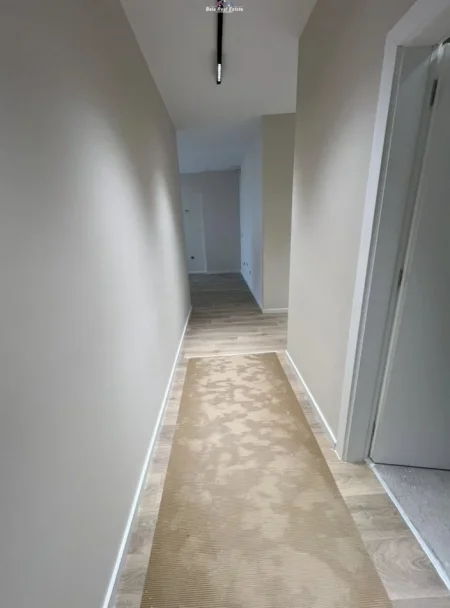 Tirane, jepet me qera zyre Kati 9, 116 m² 830 € (Rruga Mine Peza)