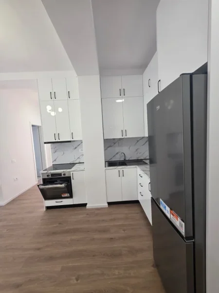 Tirane, jepet me qera apartament 2+1+Ballkon Kati 8, 75 m² 450 € (Rr.Pasho Hysa,Kompleksi Mangalem 21)