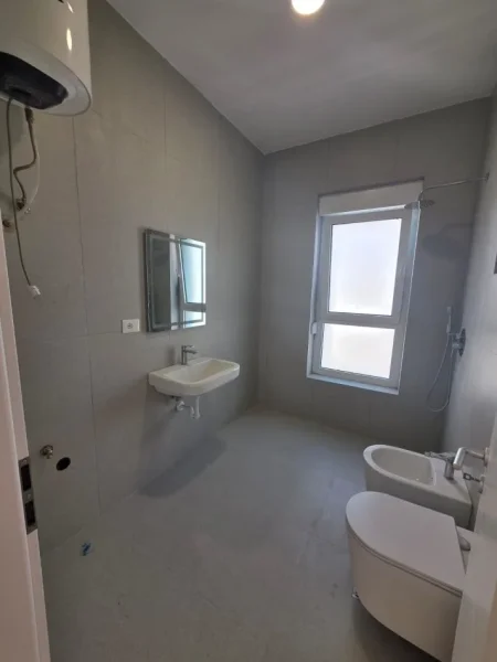 Tirane, jepet me qera apartament 2+1+Ballkon Kati 8, 75 m² 450 € (Rr.Pasho Hysa,Kompleksi Mangalem 21)