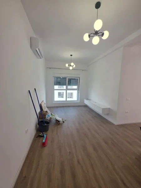 Tirane, jepet me qera apartament 2+1+Ballkon Kati 8, 75 m² 450 € (Rr.Pasho Hysa,Kompleksi Mangalem 21)