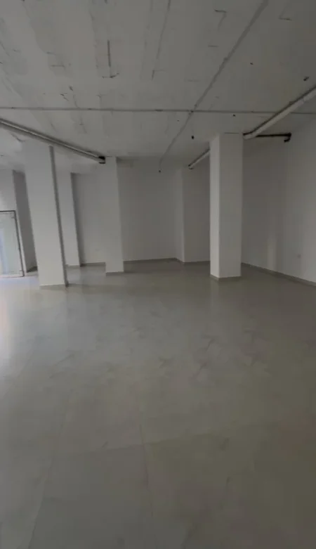 Tirane, jepet me qera ambjent biznesi Kati 0, 132 m² 1.200 € (Rr.Frosina Plaku,Kompleksi Magnet)
