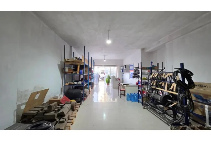 Vlore, shitet ambjent biznesi Kati 0, 147 m² 249.000 € (Rruga Gjergj Kastrioti (Transballkanike), pranë Kafe Mota)