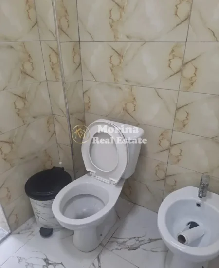 Tirane, jepet me qera apartament 1+1 Kati 1, 65 m² 500 € (Bulevardi Bajram Curri)