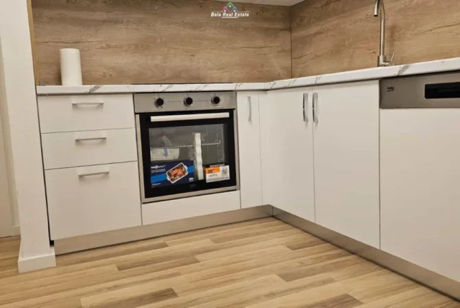 Tirane, jepet me qera apartament 2+1 Kati 2, 100 m² 800 € (Rruga Zonje Curre)