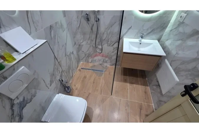 Vlore, jepet me qera garsonier 1+1 Kati 0, 30 m² 210 € (Pas shkollës “Halim Xhelo”, Vlorë)