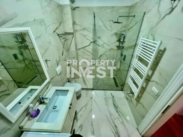 Tirane, jepet me qera apartament 2+1 Kati 5, 110 m² 900 € (Liqeni i thate)