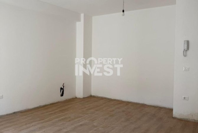 Tirane, jepet me qera zyre Kati 3, 65 m² 450 € (Dritan Hoxha)