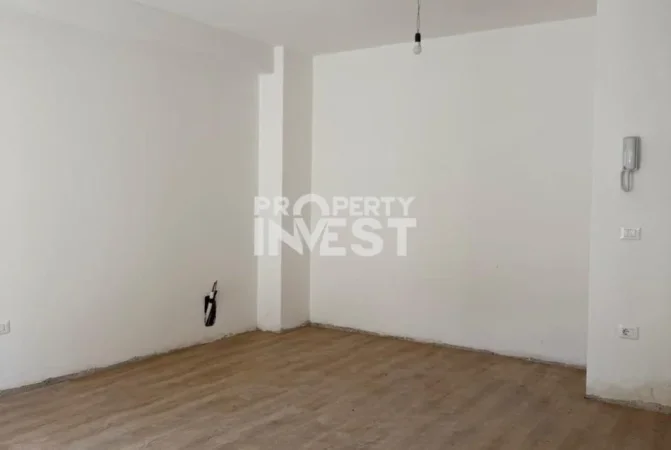 Tirane, jepet me qera zyre Kati 3, 65 m² 450 € (Dritan Hoxha)