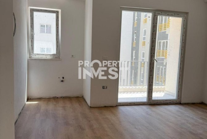 Tirane, jepet me qera zyre Kati 3, 65 m² 450 € (Dritan Hoxha)