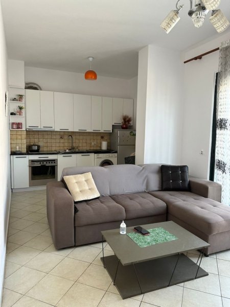 Tirane, shitet apartament 1+1 , 62 m² 85.000 € (Kombinat)