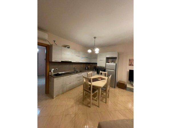 Tirane, jepet me qera apartament 2+1 Kati 8, 97 m² 800 € (Zogu i Zi)