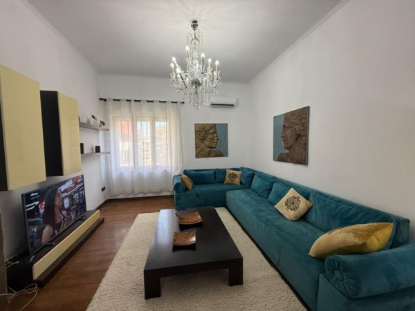Tirane, jepet me qera apartament 2+1+Ballkon Kati 3, 120 m² 1.200 € (Rruga e Barrikadave)