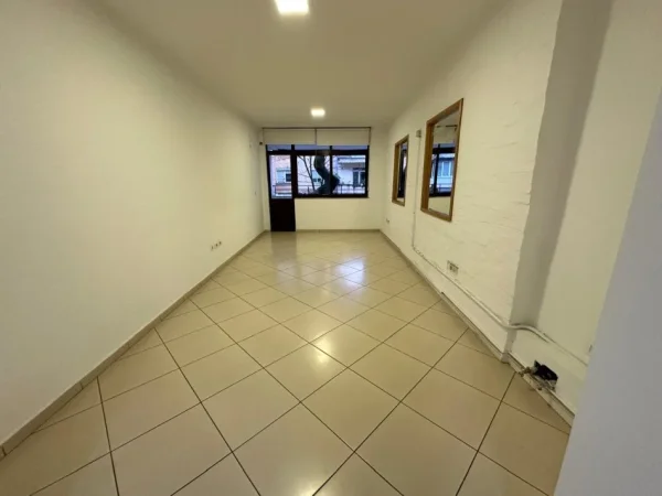 Tirane, jepet me qera ambjent biznesi Kati 2, 84 m² 700 € (Myslym Shyri)