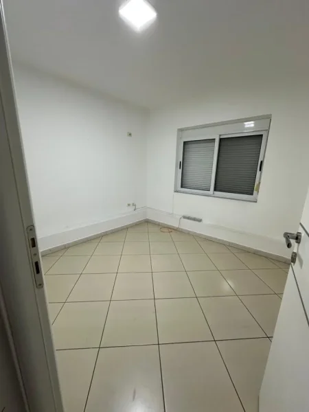 Tirane, jepet me qera ambjent biznesi Kati 2, 84 m² 700 € (Myslym Shyri)