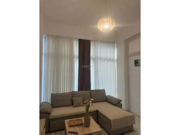 Tirane, jepet me qera apartament 1+1 Kati 1, 50 m² 380 € 
