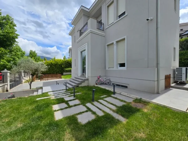Tirane, shitet apartament 5+1+Aneks+Ballkon Kati 0, 668 m² 1.600.000 € (Rolling Hills)