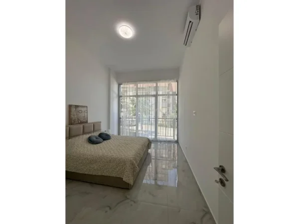 Tirane, jepet me qera apartament 1+1 Kati 1, 50 m² 380 € 