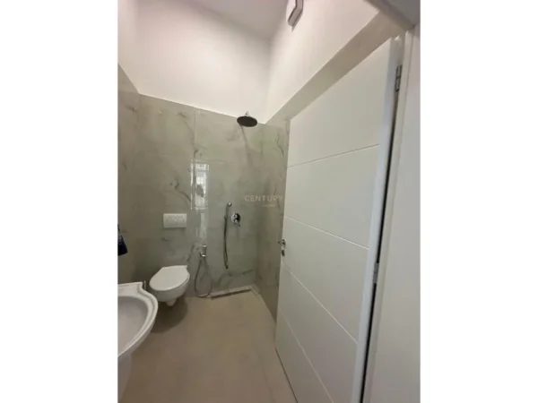 Tirane, jepet me qera apartament 1+1 Kati 1, 50 m² 380 € 