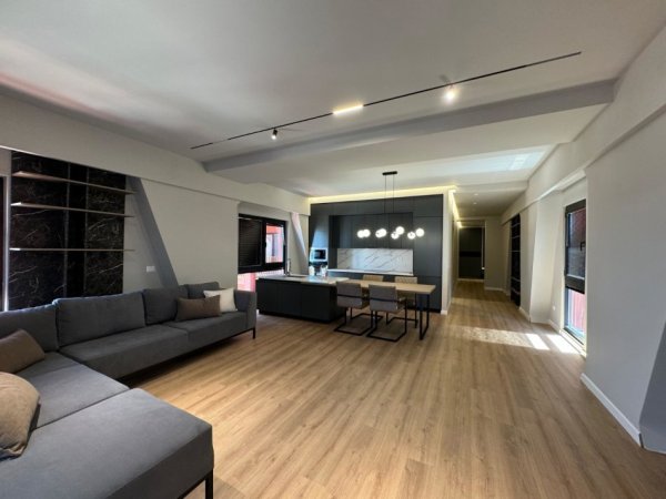 Tirane, shitet apartament 2+1+Ballkon , 169 m² 485.040 € (Garden Building)