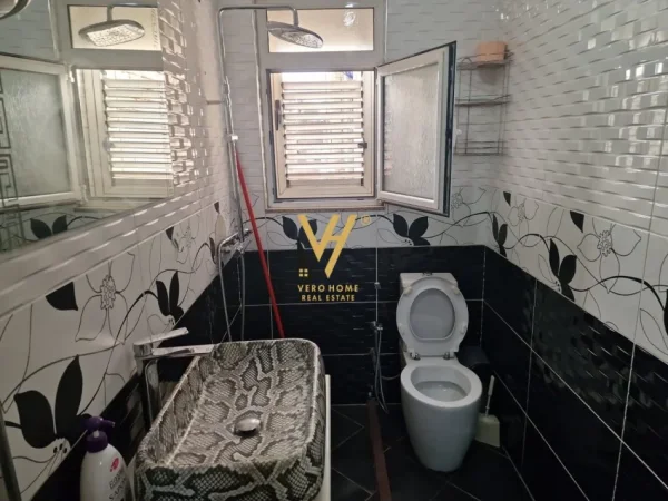 Tirane, jepet me qera apartament 2+1+Ballkon Kati 5, 84 m² 600 € (ZOGU I ZI)