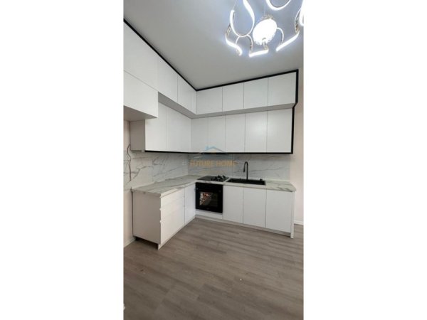 Tirane, jepet me qera apartament 2+1 Kati 2, 93 m² 700 € (Zogu i Zi)