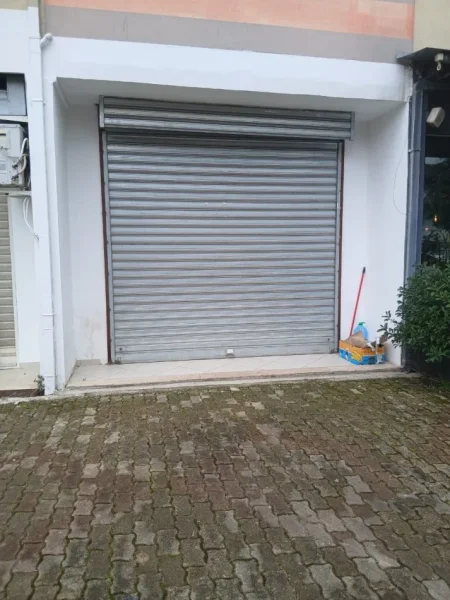 Tirane, jap me qera dyqan Kati 0, 36 m² 400 € (Don Bosko)