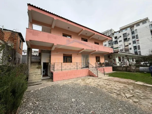 Tirane, shitet apartament 4+1+Aneks+Ballkon Kati 0, 313 m² 315.000 € (Unaza e Re)