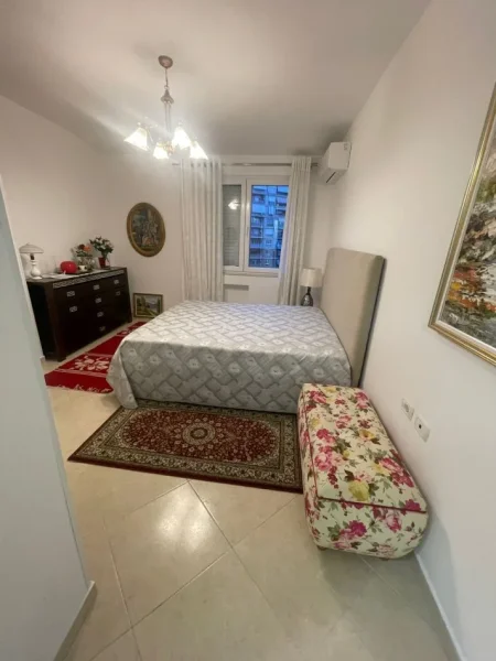 Jepet Super Apartament Ne Qender te Tiranes me Qera 3+1 tek Selvia  ,1209 € , Mundes per Airbnb
