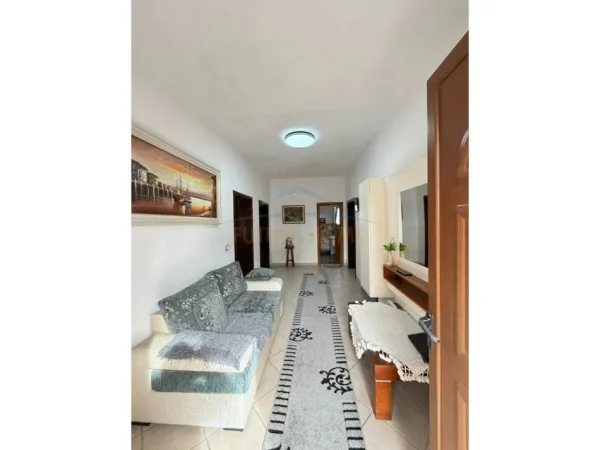 Tirane, shitet apartament 4+1+Aneks+Ballkon Kati 0, 313 m² 315.000 € (Unaza e Re)
