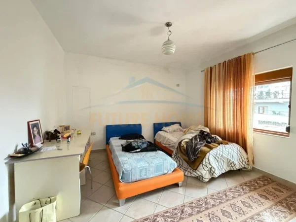 Tirane, shitet apartament 4+1+Aneks+Ballkon Kati 0, 313 m² 315.000 € (Unaza e Re)