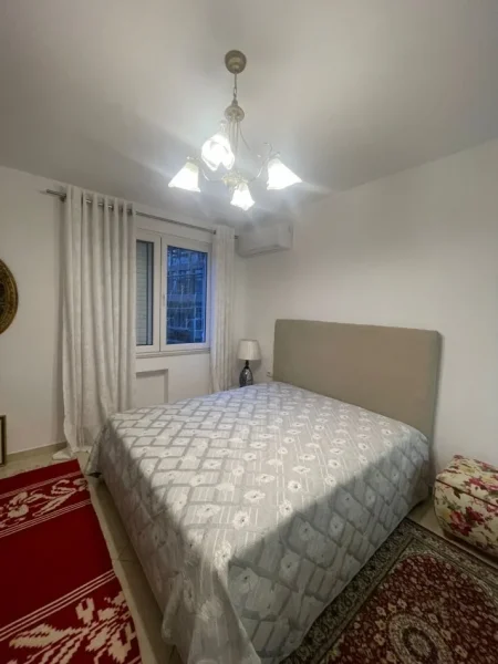 Jepet Super Apartament Ne Qender te Tiranes me Qera 3+1 tek Selvia  ,1209 € , Mundes per Airbnb