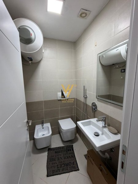 Tirane, jepet me qera zyre Kati 3, 92 m² 1.000 € (STACIONI I TRENIT)