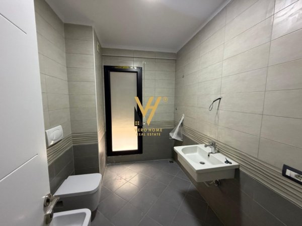 Tirane, jepet me qera zyre Kati 3, 92 m² 1.000 € (STACIONI I TRENIT)