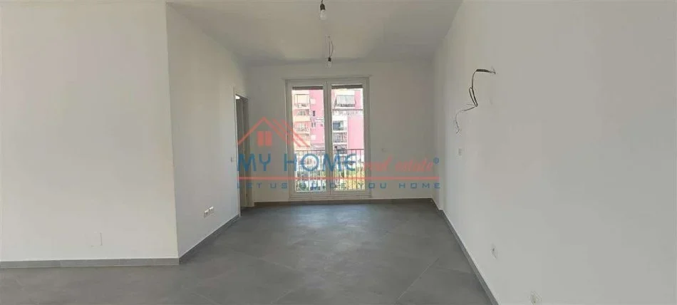 Tirane, jepet me qera zyre Kati 5, 220 m² 2.500 € (Rruga Ali Begeja)